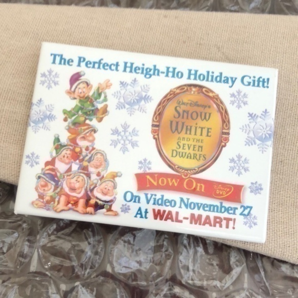 Vintage Snow White Button Brooch